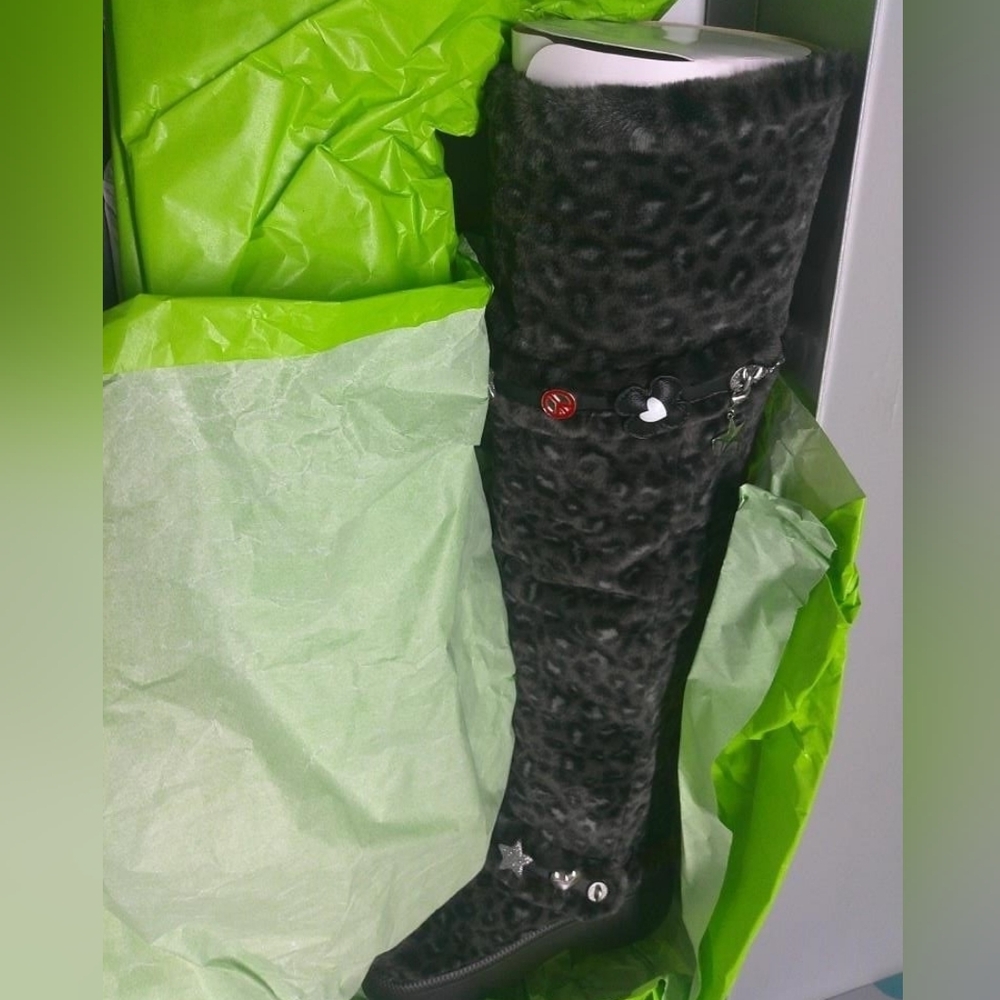 Crocs Classic Gothic Unfurgettable Knee High Boots Size 7 NEW IN BOX - Picture 9 of 11